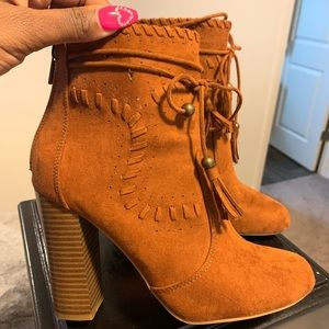 🍂🍁Caramel Color Fall Fashion Booties 🍂🍁